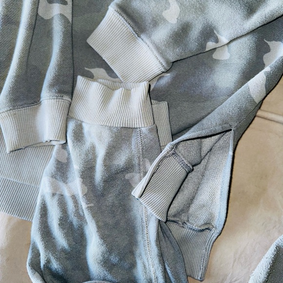 Matching American Eagle Camo Sweatshirt and Sweatpants - Picture 9 of 12